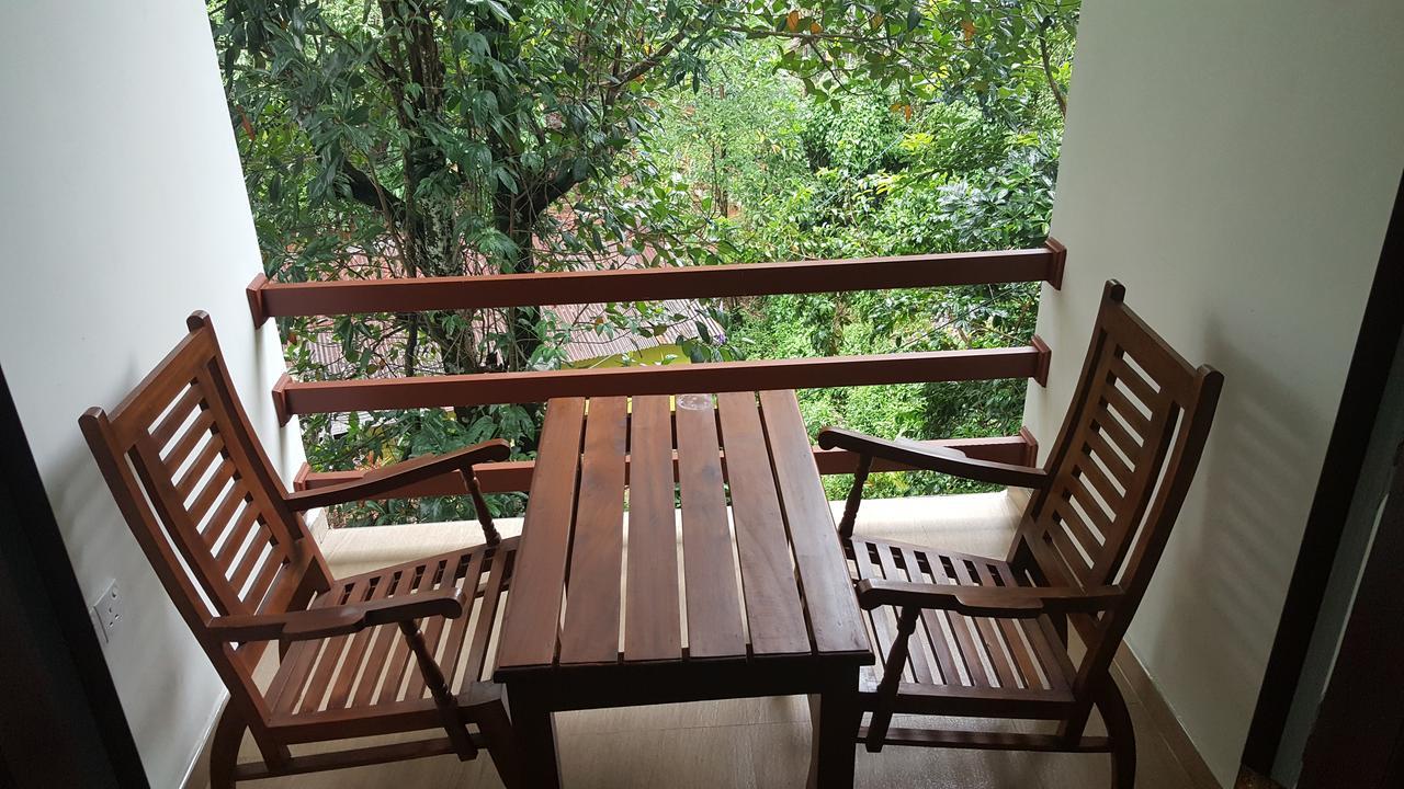 Delhousie Hotel Nallathanniya Exterior photo